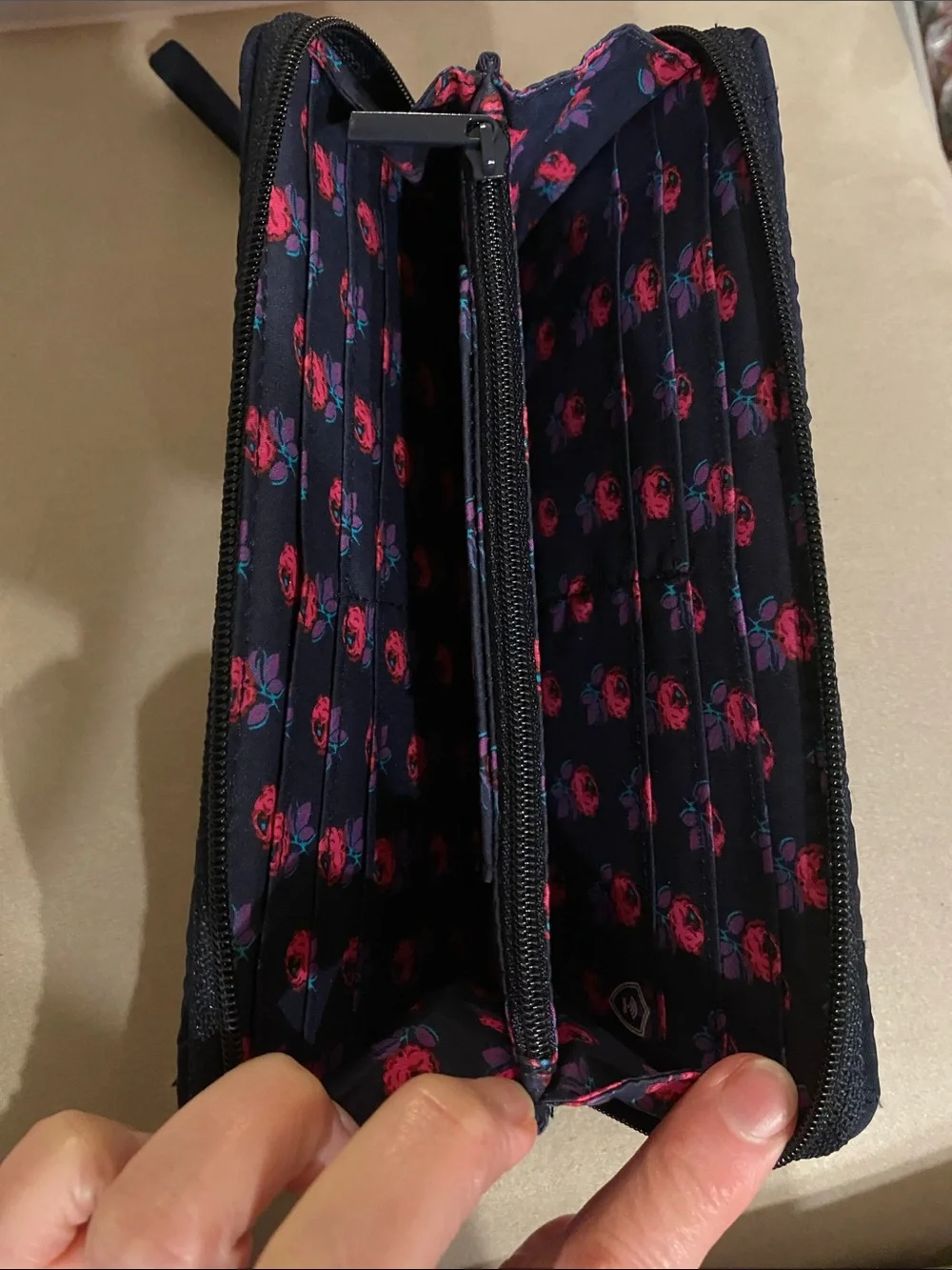 Vera Bradley Zip Around Accordion Quilted Zip Wristlet NWOT. Black
